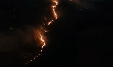 Se intensifica incendio en Tetela del Monte en Cuernavaca
