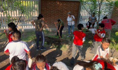 Acción ambiental de alumnos de la comunidad indígena de Alpuyeca