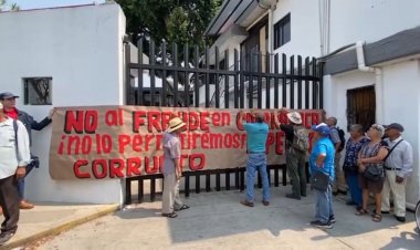 Inconformes con resultado electoral protestan ante Impepac