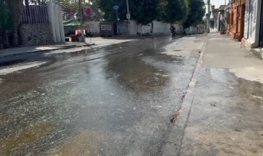 Se registra fuga de agua en Acapantzingo