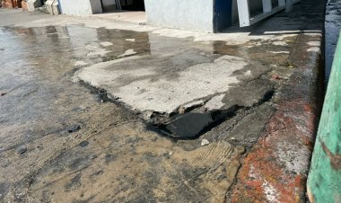 Reportan gran fuga de agua en Acapantzingo