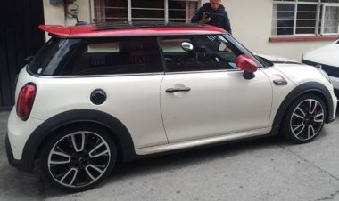 Mini Cooper y camioneta Toyota fueron recuperados por la Policía