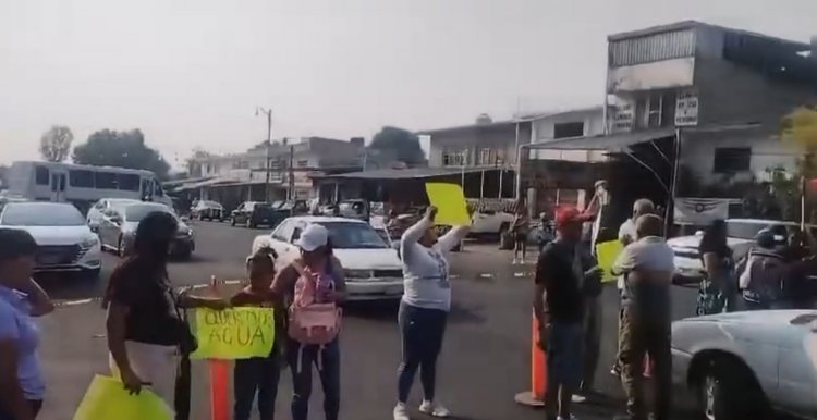 Vecinos de Ahuatepec cerraron la Cuernavaca - Tepoztlán