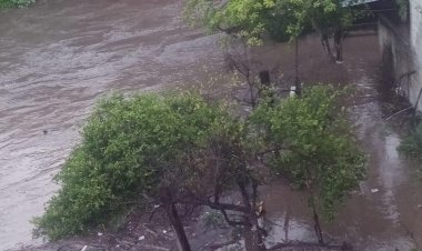 Ríos desbordados y gran  afectación en P. de Ixtla
