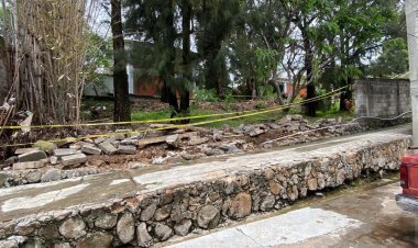 Caída de barda afectó a escuela en Cuernavaca