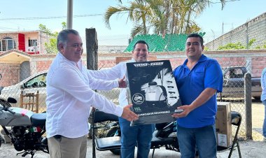 Productores de rosas de Temixco reciben apoyos