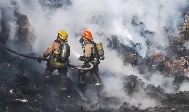 Los bomberos debieron sofocar incendio por quema de llantas