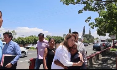 Supervisa Margarita González Saravia escuelas en Tetelcingo