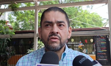 Subraya Gamboa que está  al frente y llama a diálogo