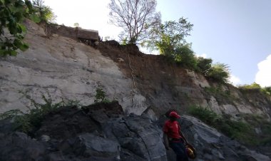 Se vino abajo barda de panteón de La Paz