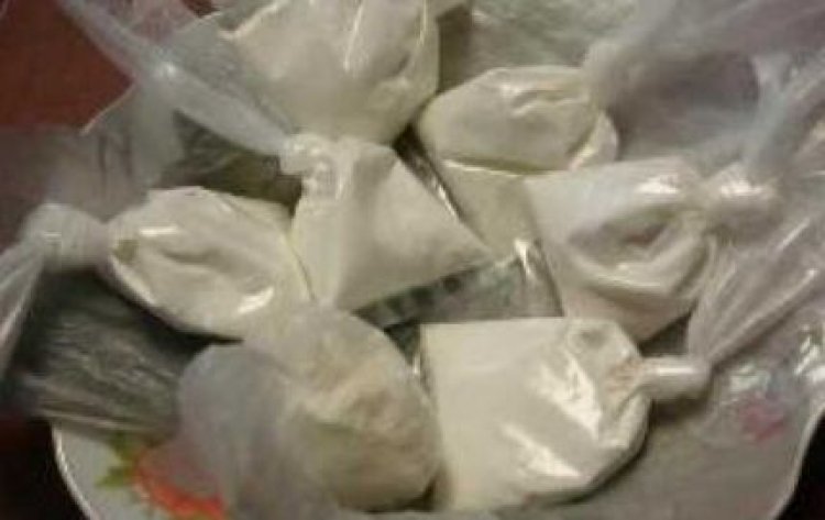 Traía siete bolsitas de cocaína en Ayala