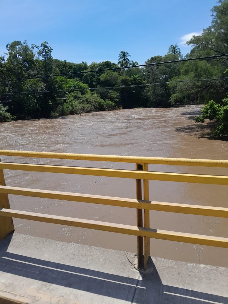 Alerta Bomberos de Tehuixtla por riesgo en el río Amacuzac