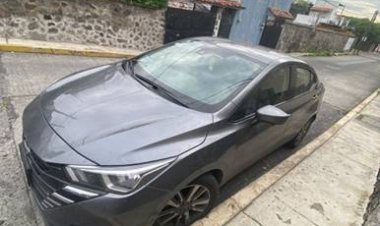 Un Versa 2023 robado, recuperado en la capital