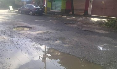 Crecen y crecen baches en Temixco y nada se realiza