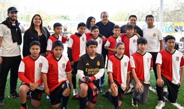 Cuauhtémoc Blanco inauguró campos de futbol en Huitzilac