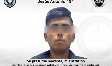 Presuntamente con cómplice,  cuchillo en mano, robó un taxi; ya fue detenido
