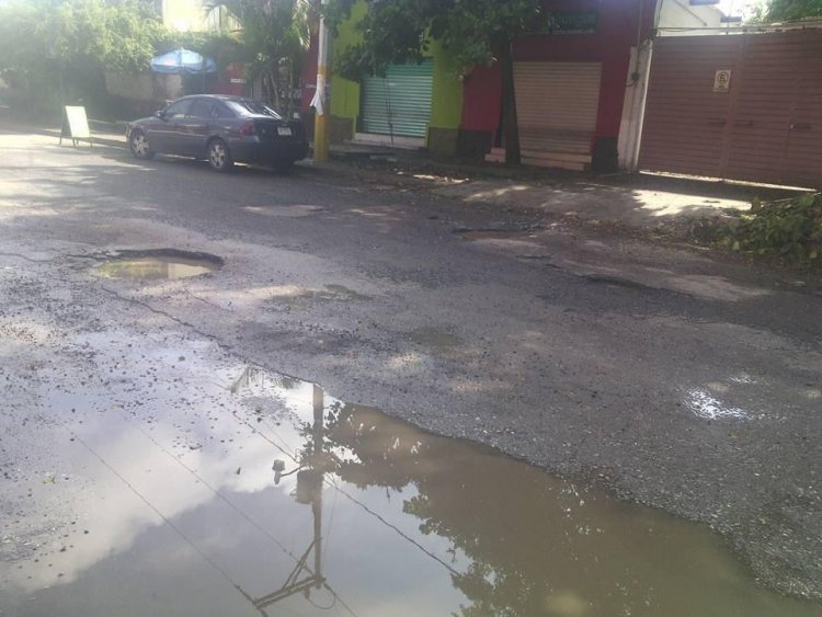 Crecen y crecen baches en Temixco y nada se realiza