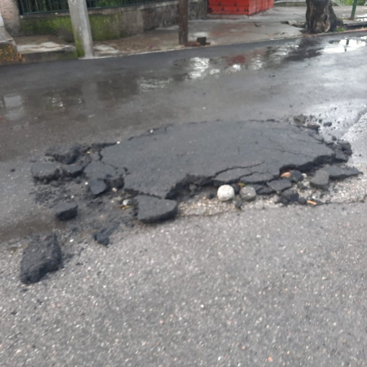 Muy dañada, la Av. Universidad en  Cuernavaca con recientes lluvias