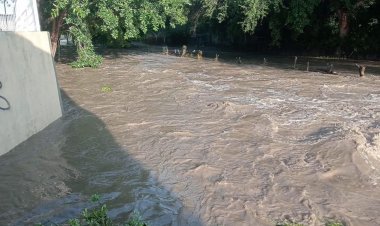 Se desborda barranca Salada en  Puente de I. y otra en Zacatepec