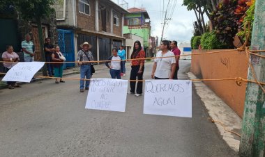 Cierran la calzada de los  Reyes por falta de agua