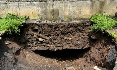 Registran un socavón en colonia  Rancho Cortés en Cuernavaca