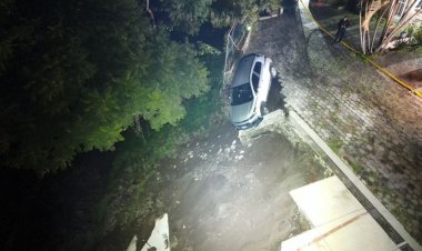 Atienden deslave en la colonia Miraval de Cuernavaca