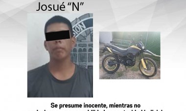 Dicen policías que lo pararon por  ir muy rápido; su moto era robada