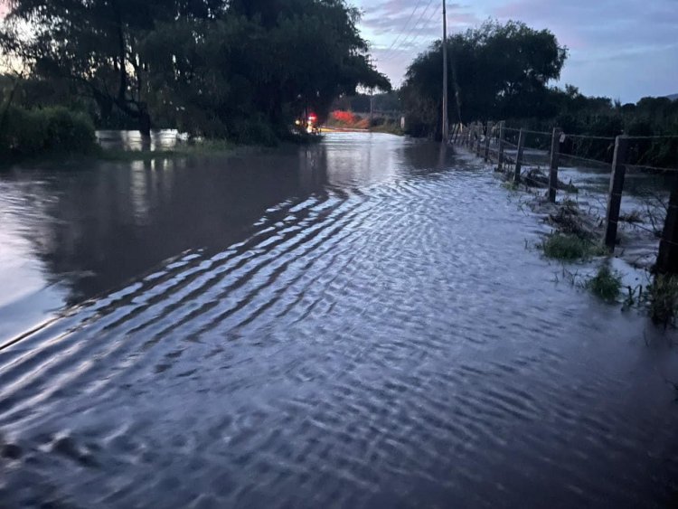 Cierran carretera Zacatepec Tlaltizapan por inundación