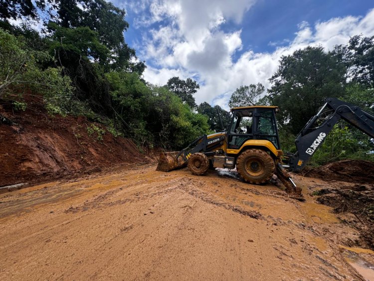 Atienden deslave carretero en  poblado de Buena Vista del Monte