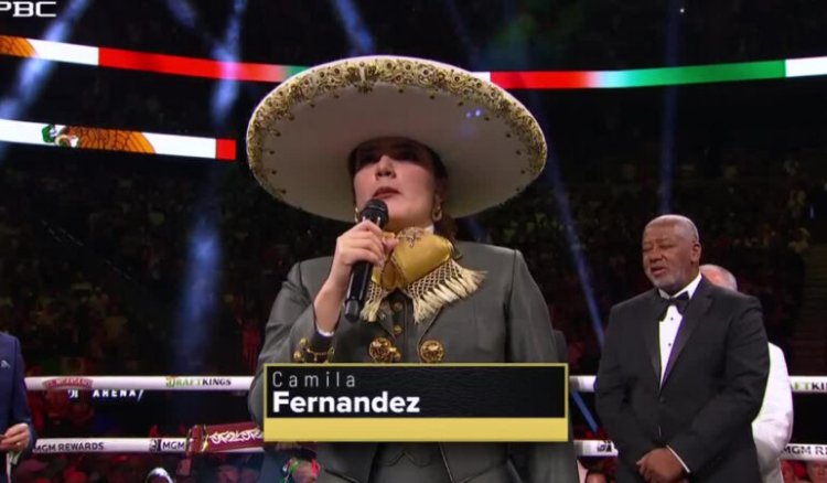 Caro podría salirle equivocación en himno nacional a Camila Fernández