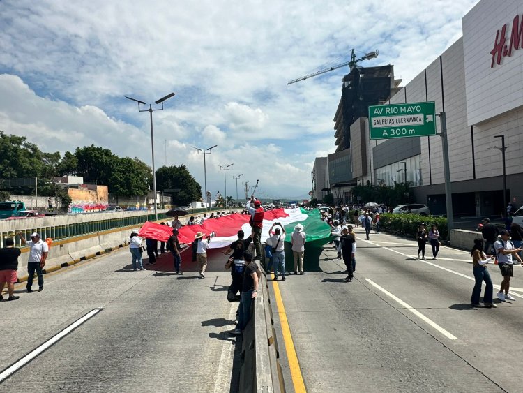 Paristas del Judicial dañan  vialidad en el Paso Exprés