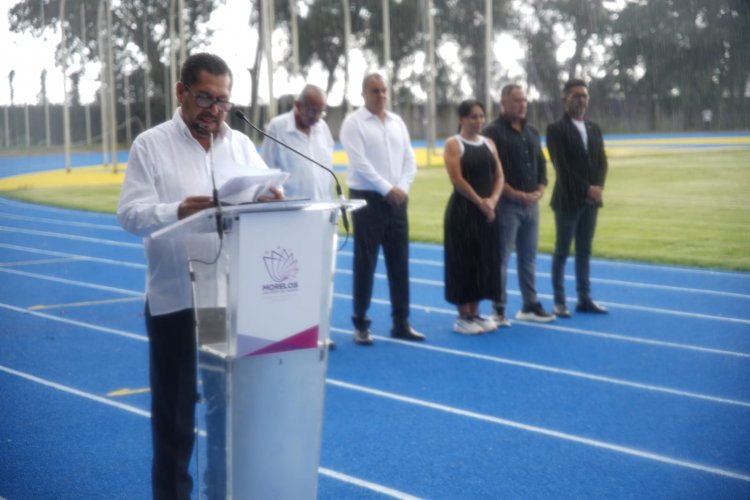 En último día del gobierno anterior,  Sotelo y Blanco inauguraron pista