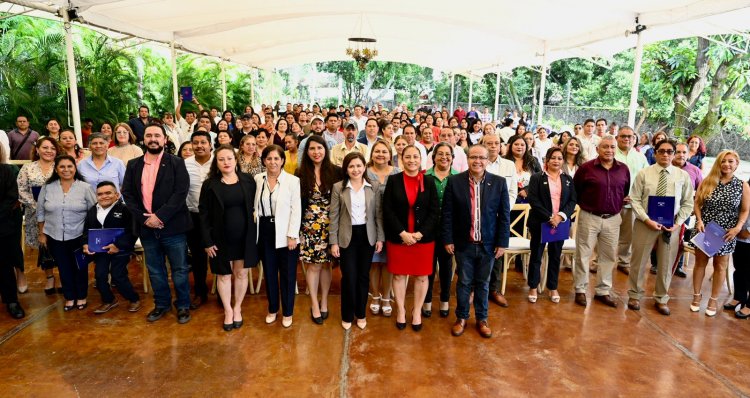 Se reconoció a trabajadores administrativos de la UAEM