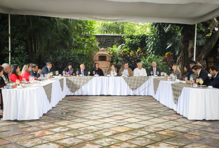 Dialogaron Margarita y gabinete con los legisladores de la entidad