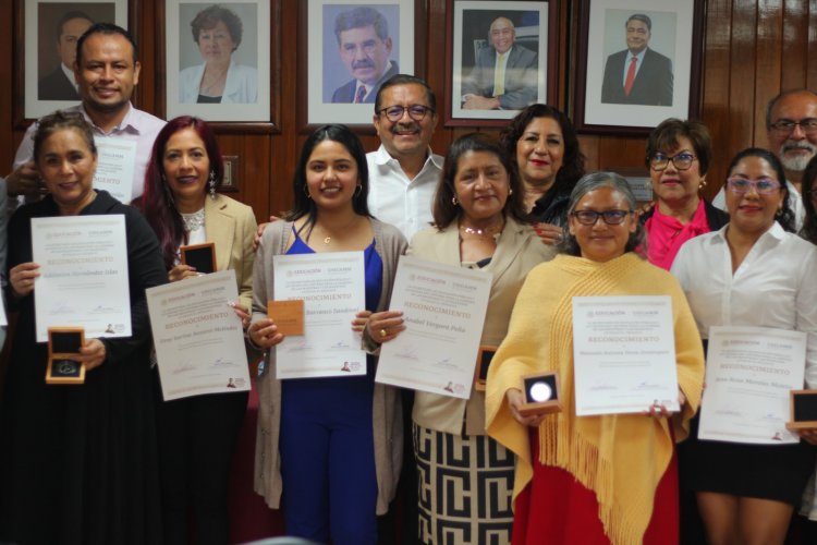 Premian a docentes por estrategias pedagógicas