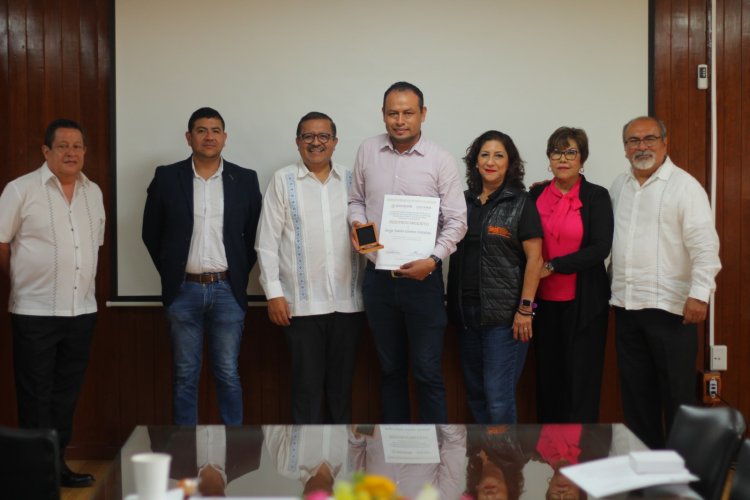 Premian a docentes por estrategias pedagógicas