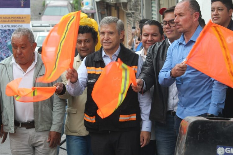 Rehabilita drenaje sanitario y línea de  agua potable Urióstegui en La Lagunilla