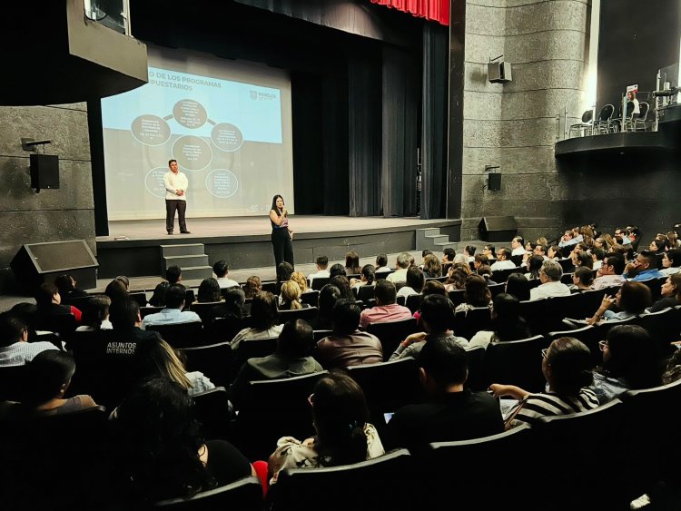 Capacitan a burócratas en programas presupuestarios