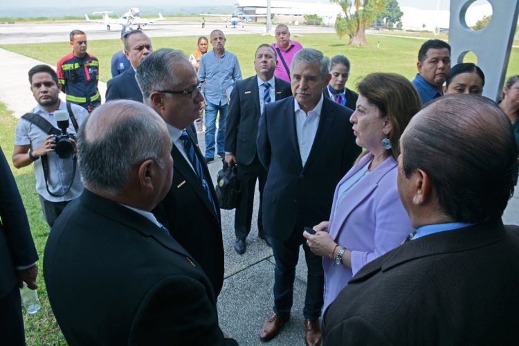 Apoya Urióstegui reactivación  del Aeropuerto Internacional