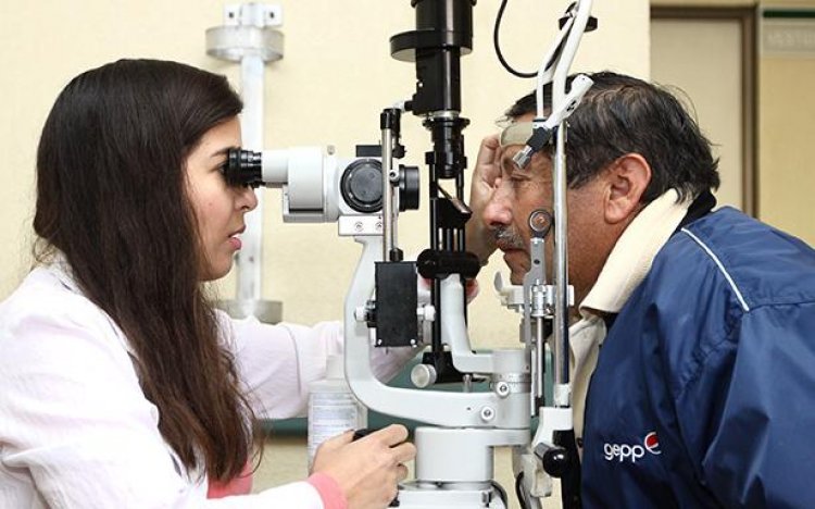 Más de mil oftalmólogos en IMSS laboran en favor de la salud visual