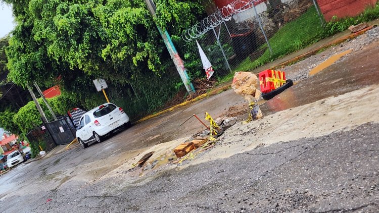 Cambio de tuberías en Lomas  de Ahuatlán ha causado fugas