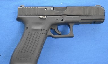 Enfrentará un juicio por traer  un arma prohibida por la ley