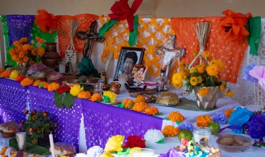 Adultos mayores de Jojutla colocaron  formidables exposiciones de ofrendas