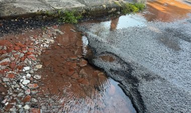 Vecinos de Acapantzingo  denuncian fugas de agua