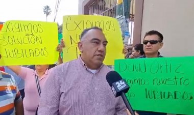 Polis jubilados protestan  ante pagos incompletos