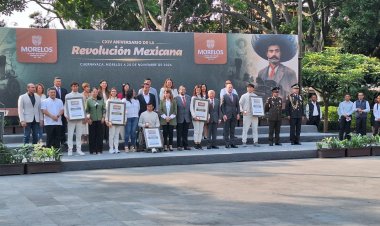 Encabezó la gobernadora izamiento de bandera por aniversario revolucionario