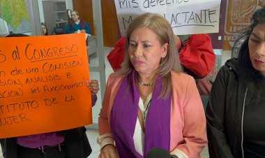 Titular del Inst. de la Mujer  agrede a mujeres, denuncian