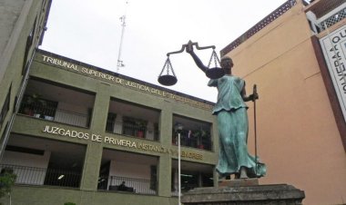 Detienen a una juzgadora  acusada de diversos delitos