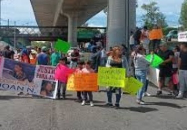 Bloqueo en la autopista por un adeudo en obra del Tren Maya