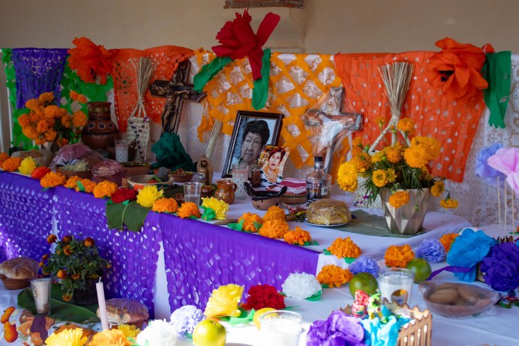 Adultos mayores de Jojutla colocaron  formidables exposiciones de ofrendas